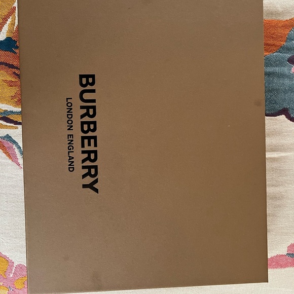 Baby Newborn Beige Check Romper with Hat Gift Set PRICE DROPPED! - Picture 2 of 3